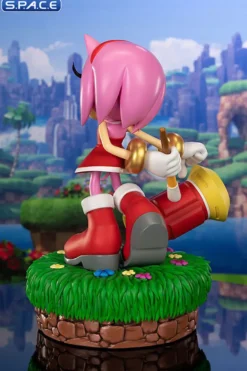Amy Statue