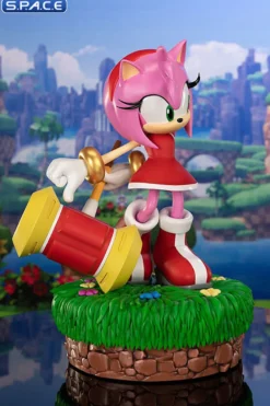 Amy Statue