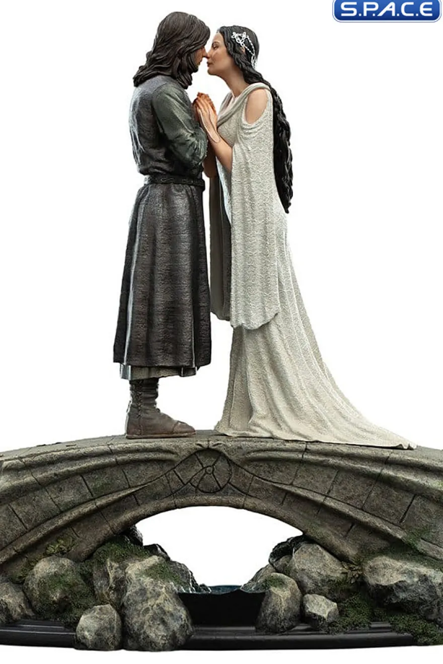 Aragorn and Arwen Mini-Statue