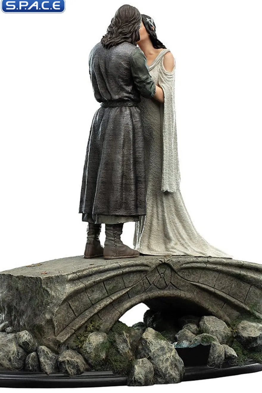 Aragorn and Arwen Mini-Statue