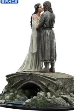 Aragorn and Arwen Mini-Statue