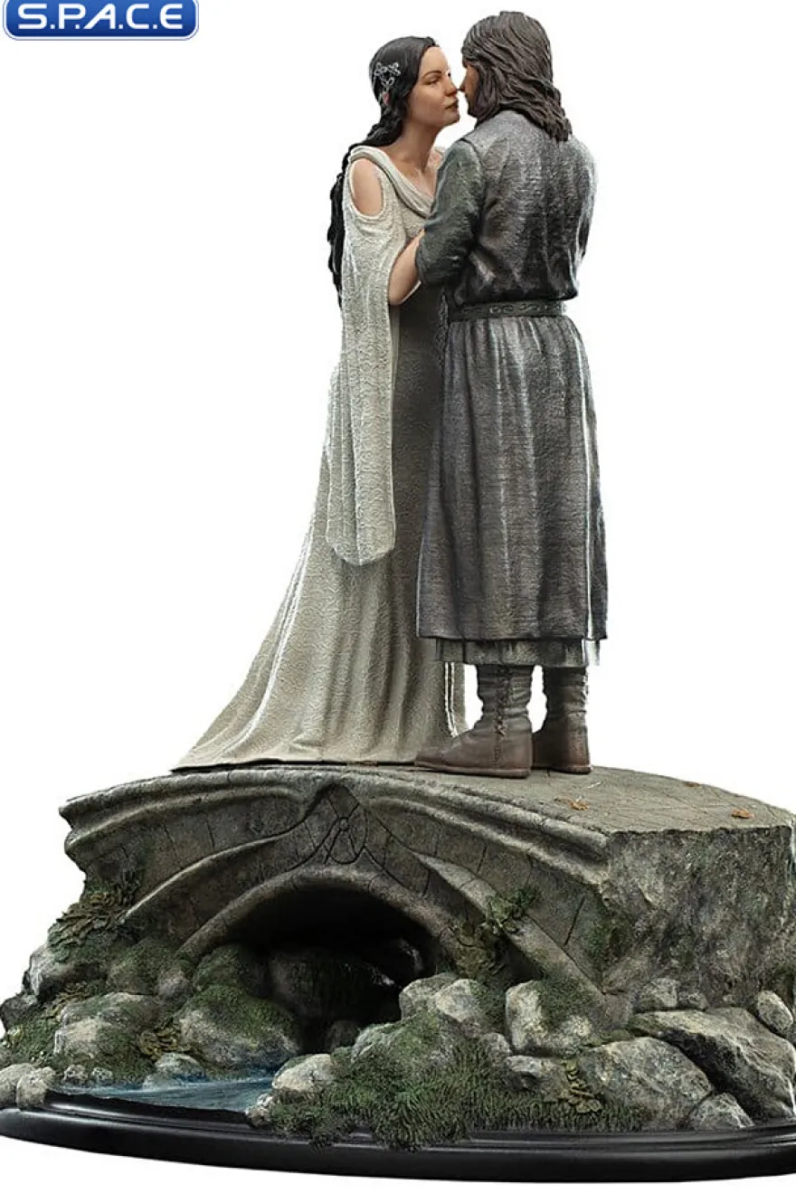 Aragorn and Arwen Mini-Statue