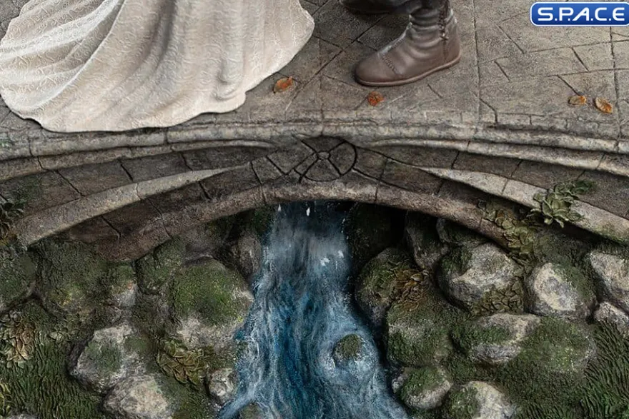 Aragorn and Arwen Mini-Statue