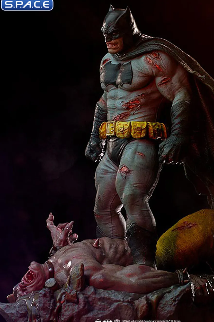 Batman Diorama by Ivan Reis