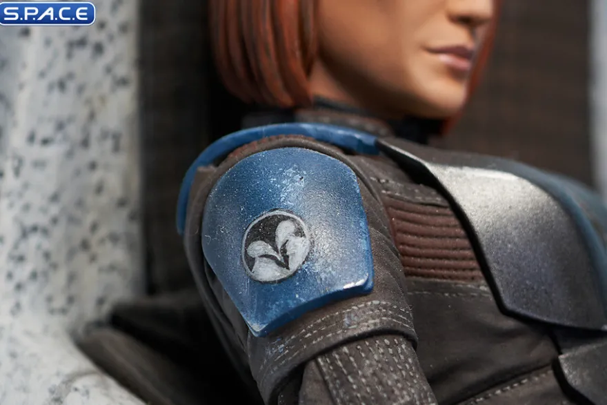 Bo-Katan Kryze on Throne Premier Collection Statue