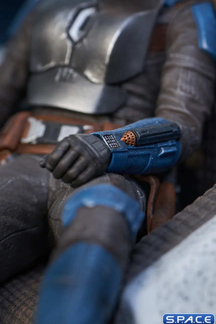 Bo-Katan Kryze on Throne Premier Collection Statue