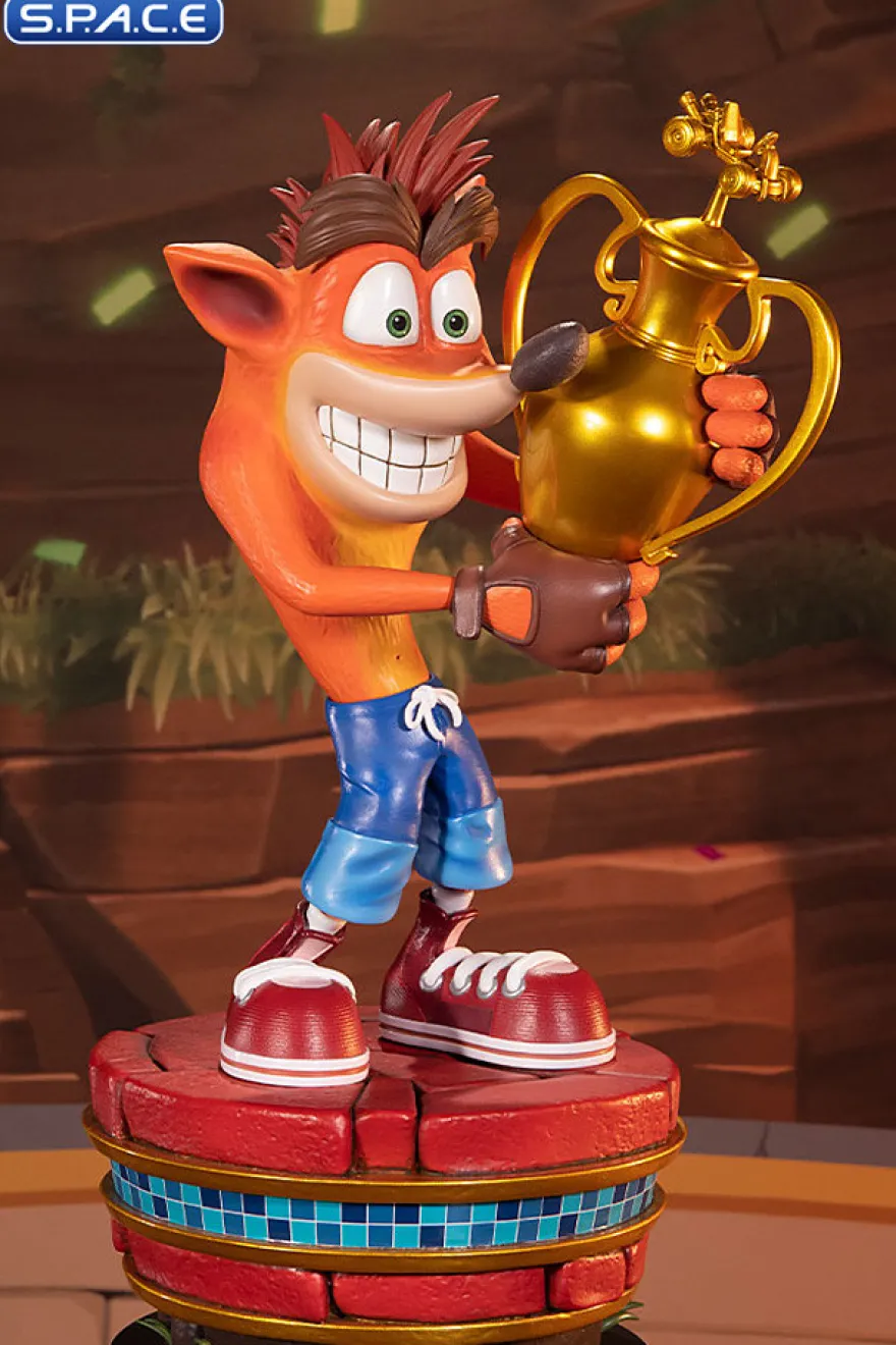 Crash »Winner« Statue