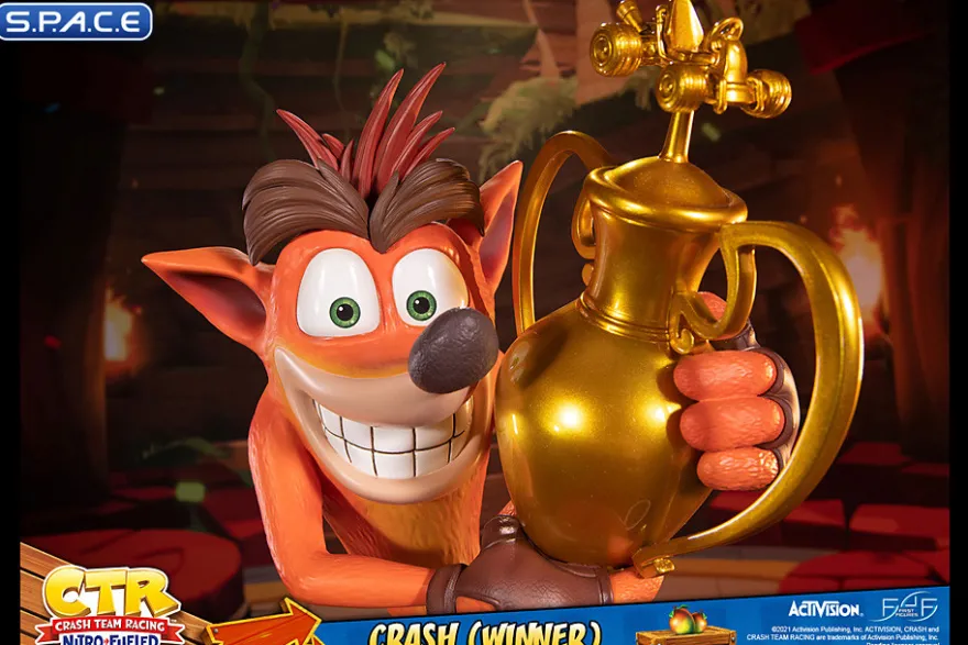 Crash »Winner« Statue