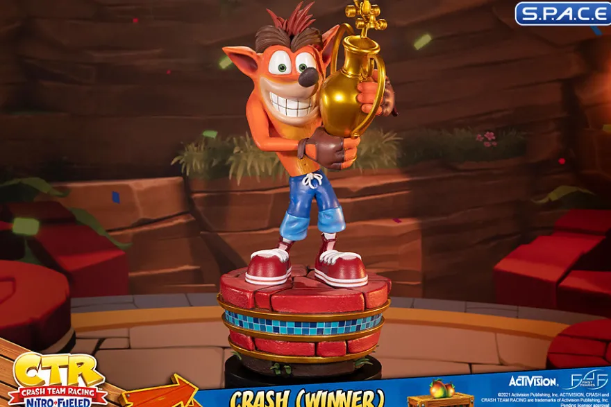 Crash »Winner« Statue