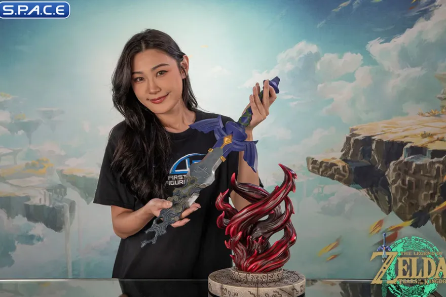 1:1 Decayed Master Sword Life-Size Statue