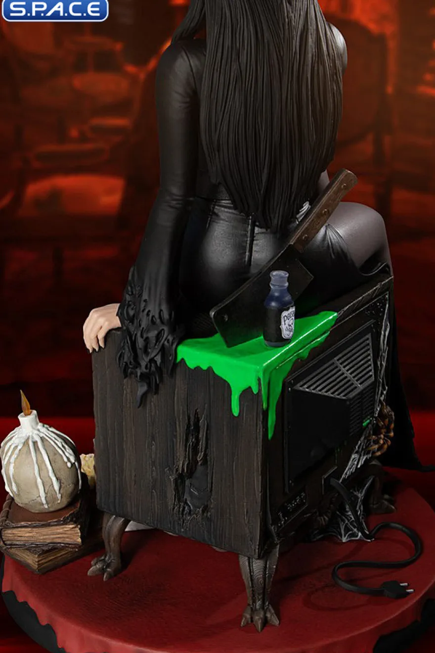 Elvira Static-6 Statue
