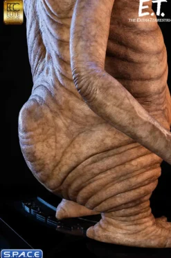 1:1 E.T. Life-Size Maquette