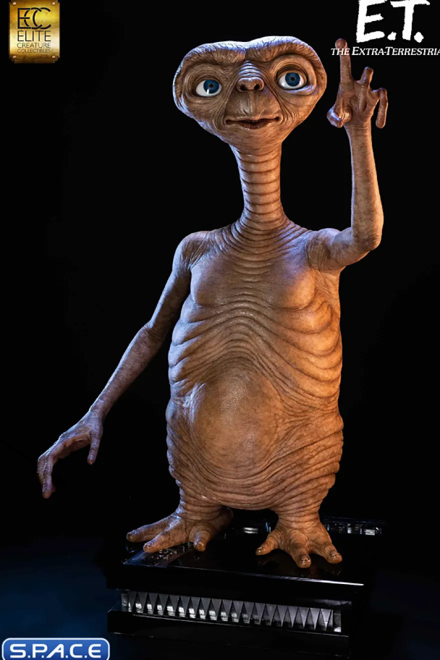 1:1 E.T. Life-Size Maquette