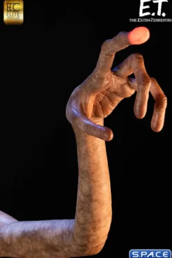 1:1 E.T. Life-Size Maquette