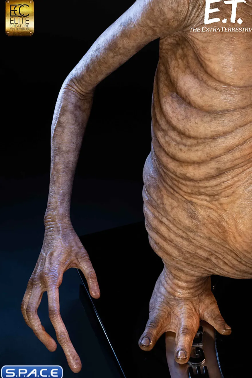 1:1 E.T. Life-Size Maquette