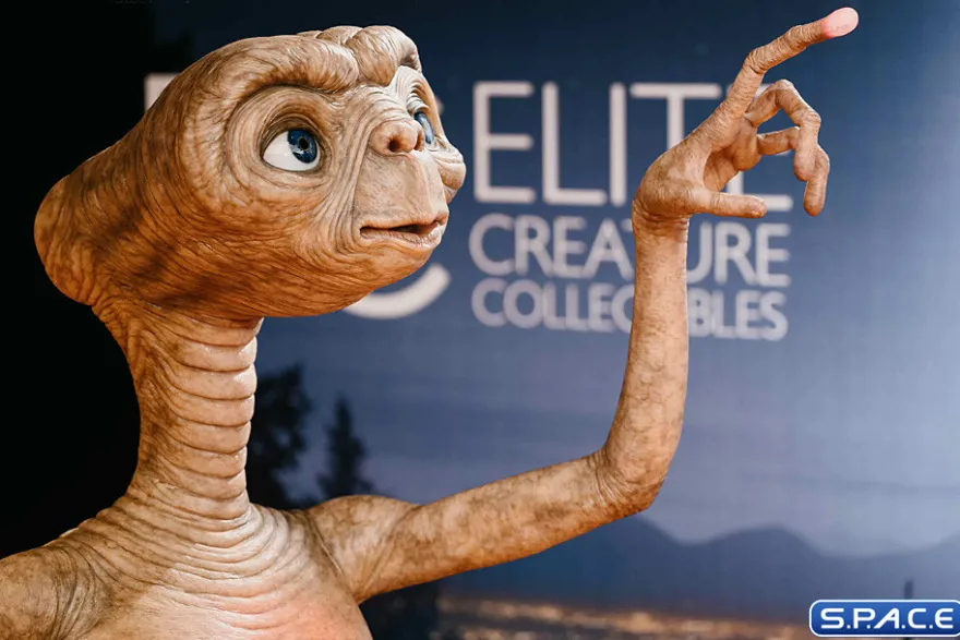 1:1 E.T. Life-Size Maquette
