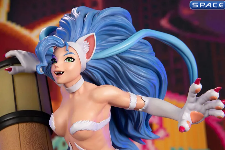 Felicia Statue