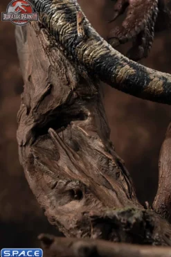 Female Velociraptor White Queen Maquette