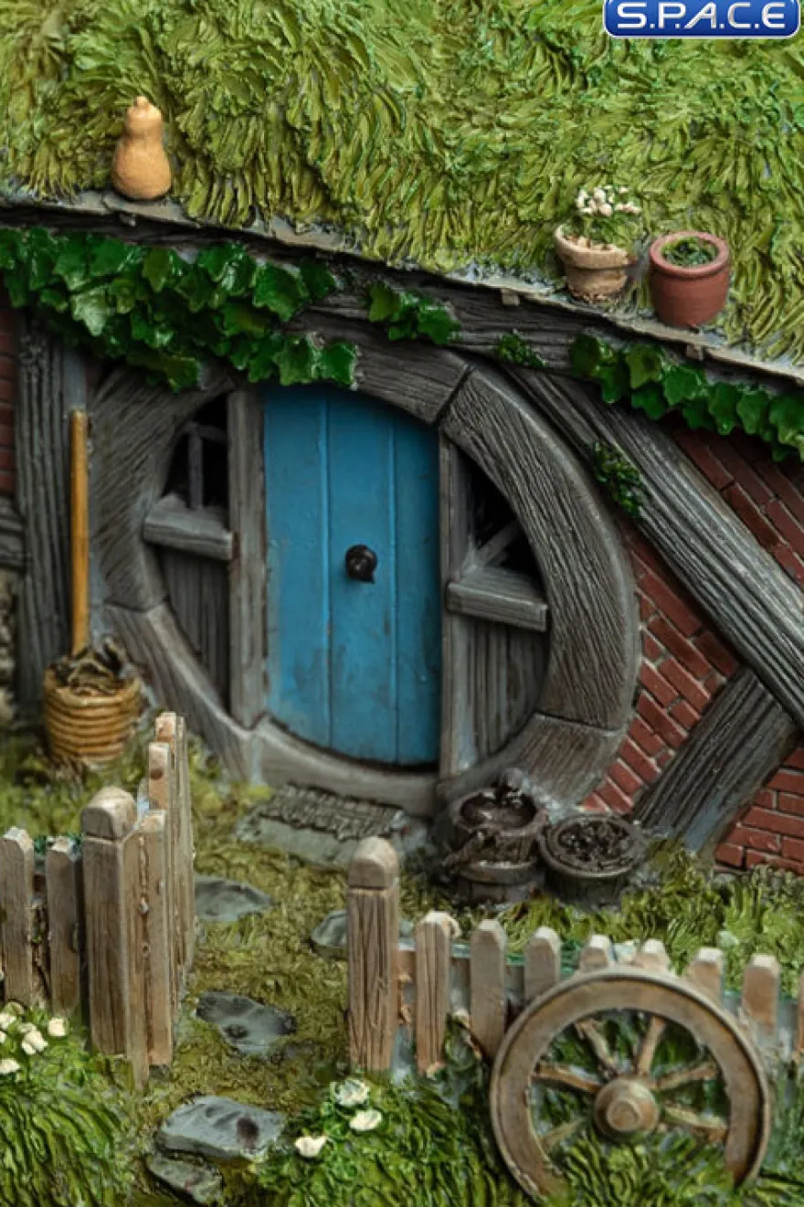 24 Gandalf's Cutting Hobbit Hole