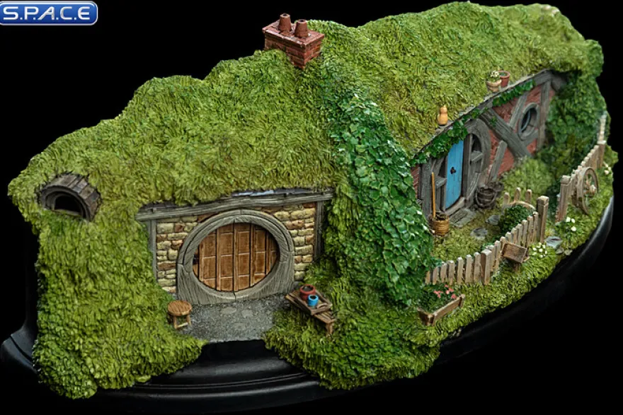 24 Gandalf's Cutting Hobbit Hole