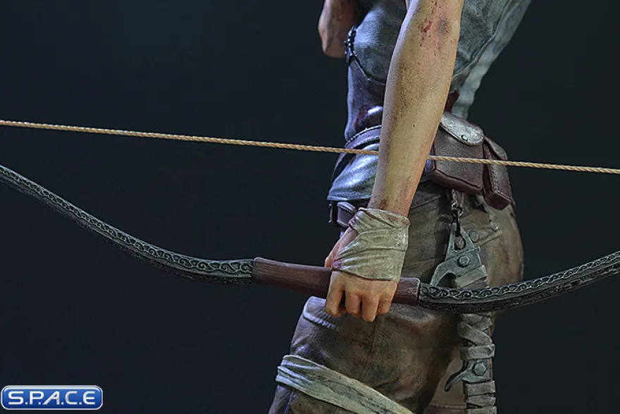 Lara Croft Survivor Statue