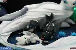 Light Fury and Night Lights Statue