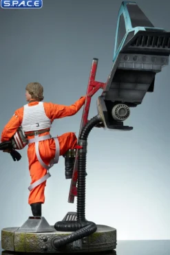 Luke Skywalker & X-Wing »Red Five, Standing By« Premium Format Figure
