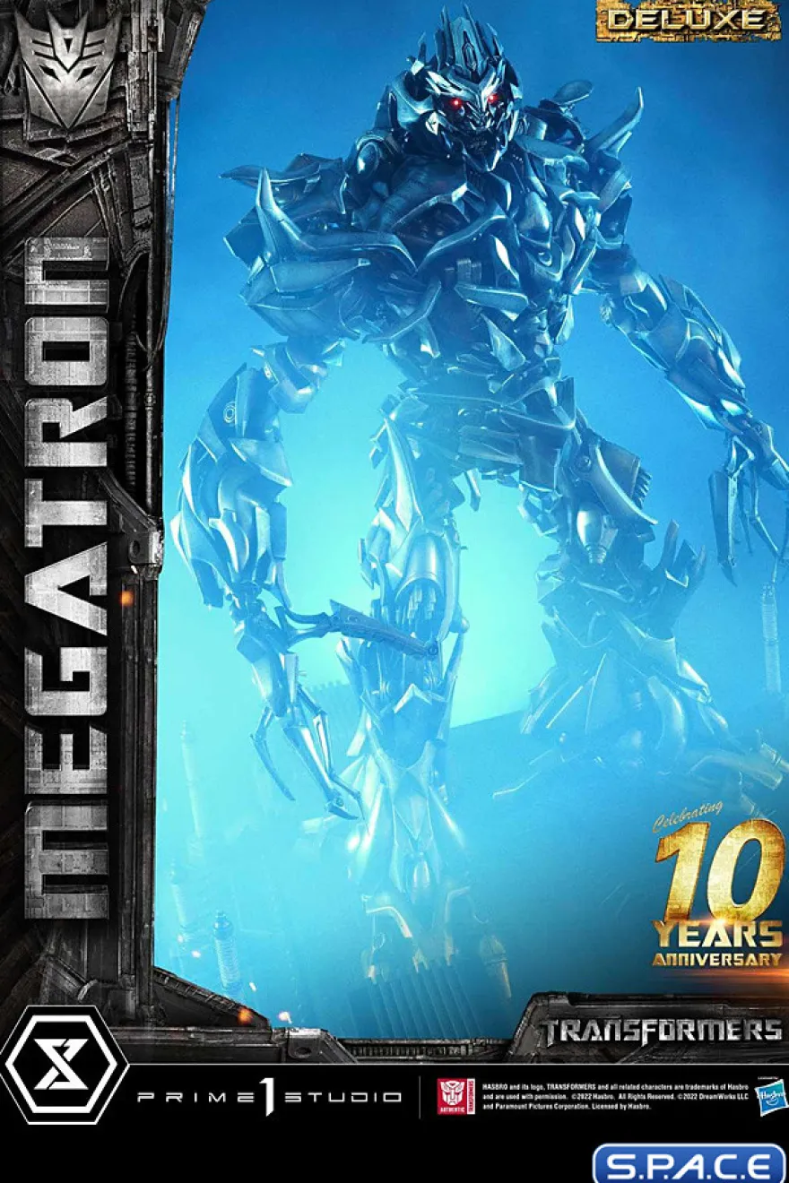 Megatron Deluxe Museum Masterline Statue