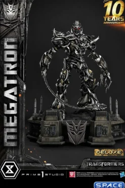 Megatron Deluxe Museum Masterline Statue