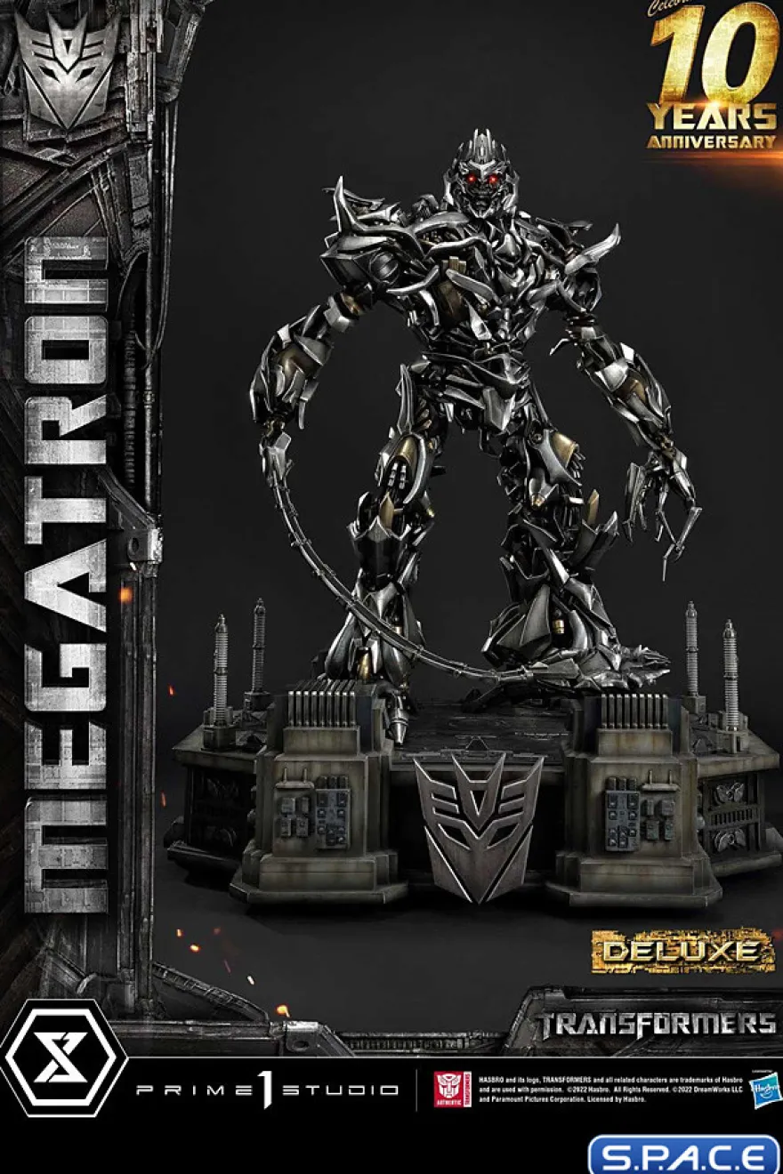 Megatron Deluxe Museum Masterline Statue
