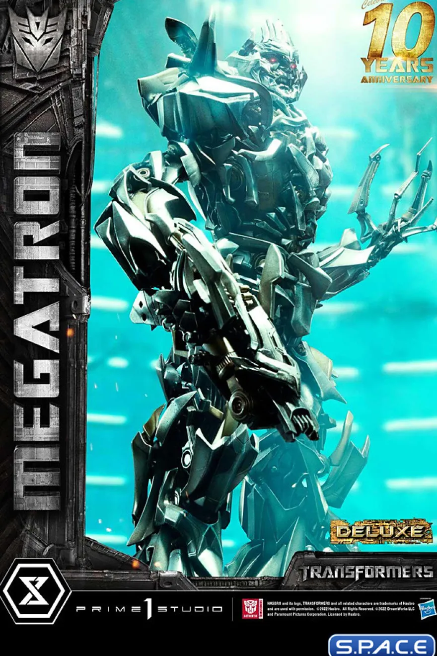 Megatron Deluxe Museum Masterline Statue