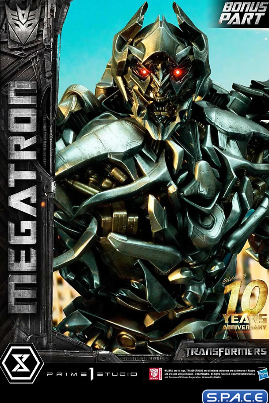 Megatron Deluxe Museum Masterline Statue