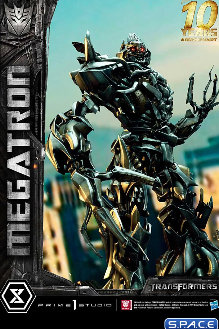 Megatron Museum Masterline Statue