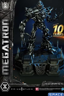 Megatron Museum Masterline Statue