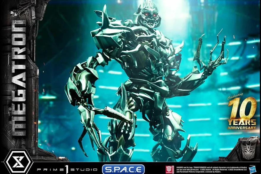 Megatron Museum Masterline Statue