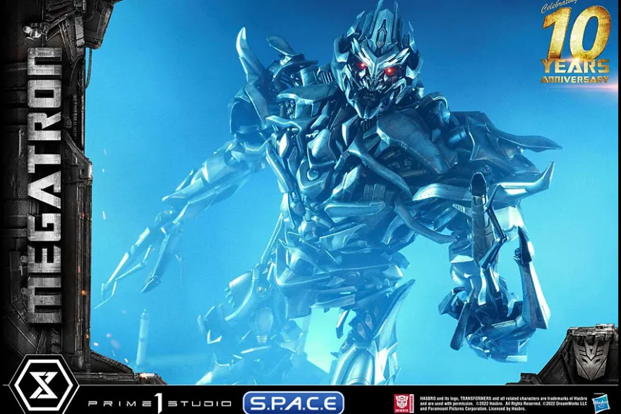 Megatron Museum Masterline Statue