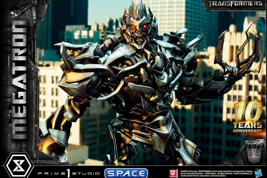Megatron Museum Masterline Statue