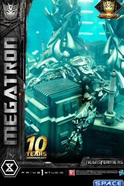 Megatron Ultimate Museum Masterline Statue