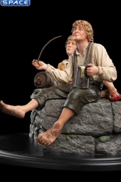 Merry and Pippin Mini-Statue