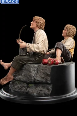 Merry and Pippin Mini-Statue