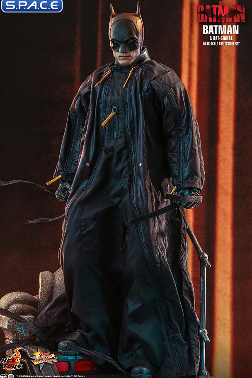 1/6 Scale Batman and Bat-Signal