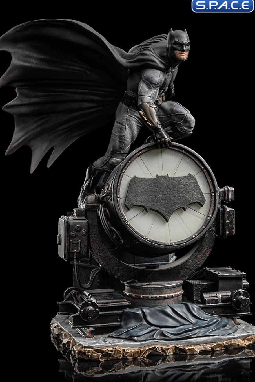 1/10 Scale Batman on Batsignal Deluxe Art Scale Statue