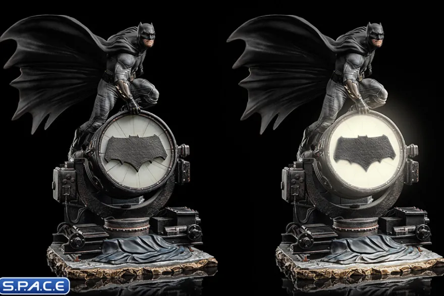 1/10 Scale Batman on Batsignal Deluxe Art Scale Statue