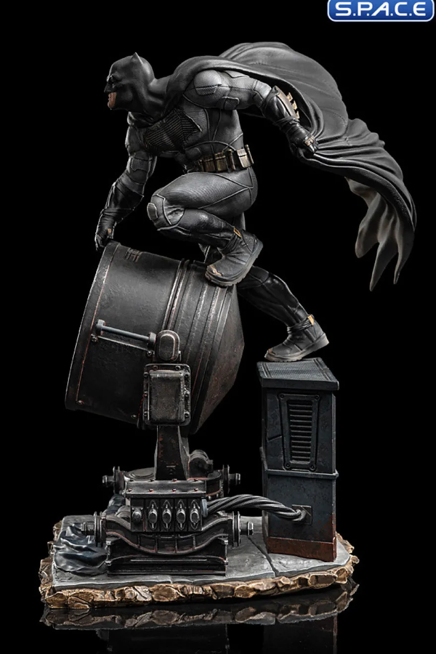 1/10 Scale Batman on Batsignal Deluxe Art Scale Statue