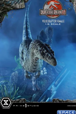 1/6 Scale Female Velociraptor Legacy Museum Collection Statue