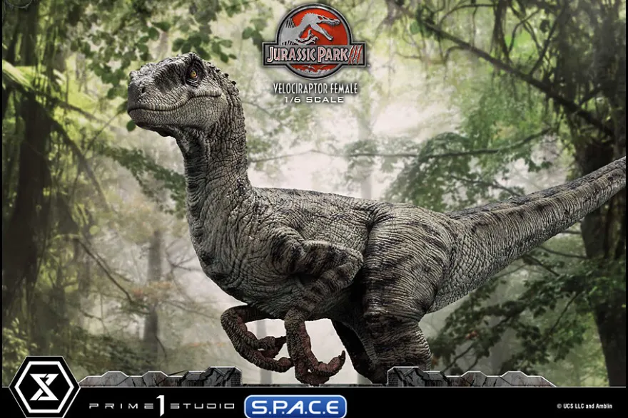 1/6 Scale Female Velociraptor Legacy Museum Collection Statue