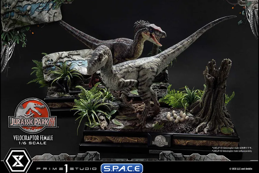 1/6 Scale Female Velociraptor Legacy Museum Collection Statue