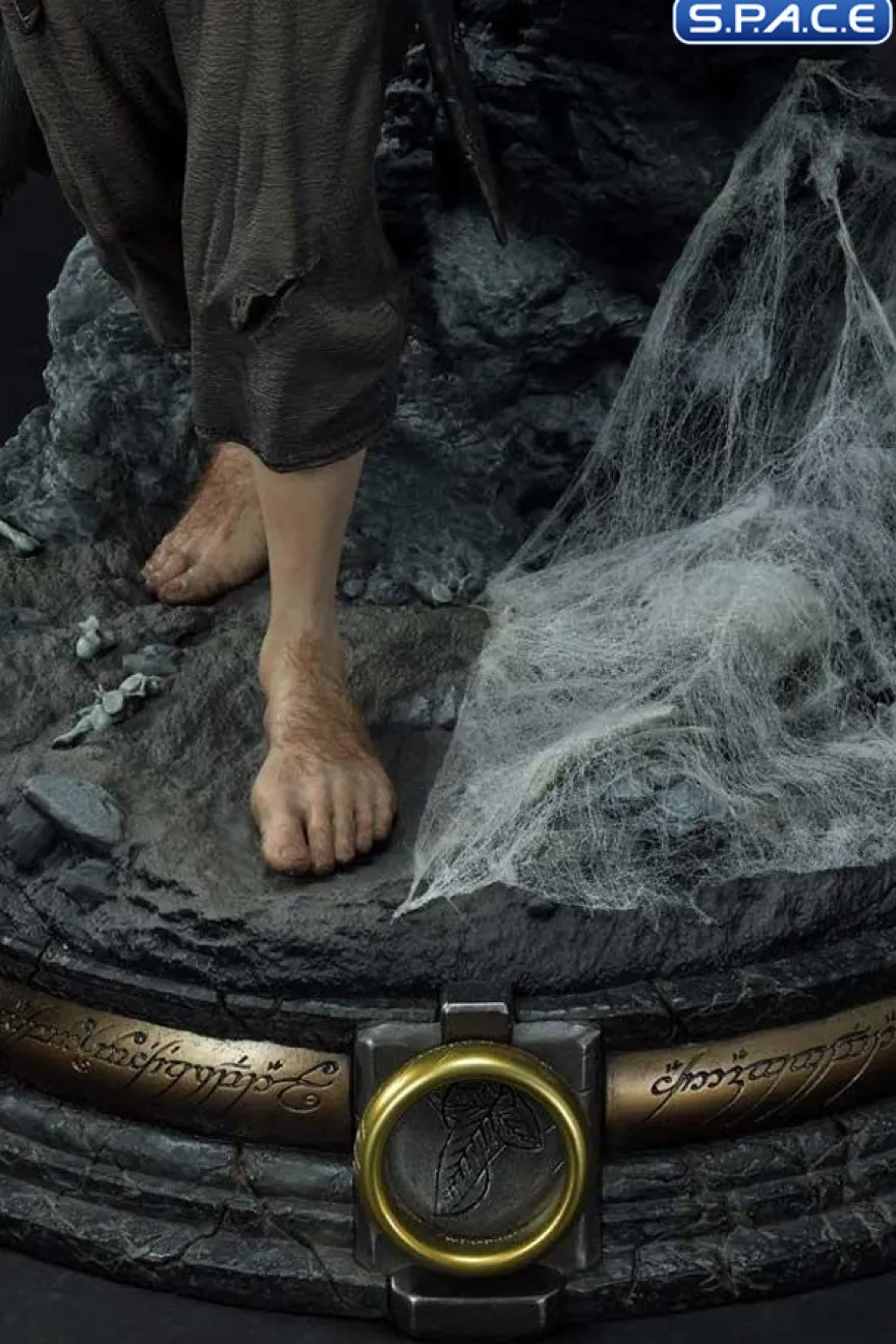 1/4 Scale Frodo & Gollum Premium Masterline Statue