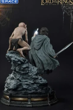 1/4 Scale Frodo & Gollum Premium Masterline Statue