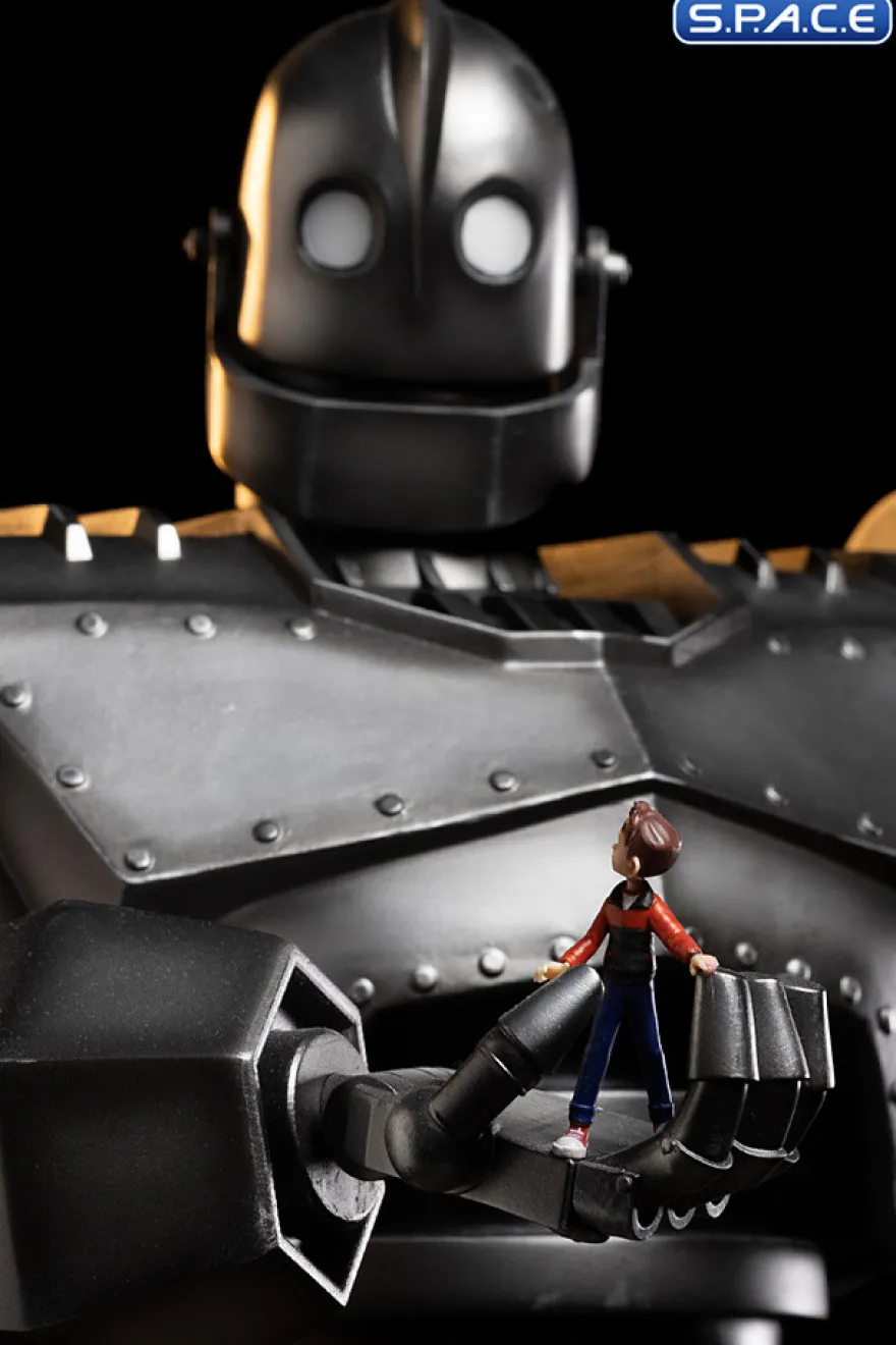 1/20 Scale Iron Giant and Hogarth Hughes Demi Scale Statue